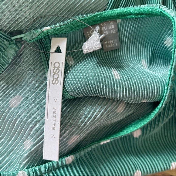 ASOS DESIGN Plisse Tie Front Jumpsuit in Green White Polka Dot Wide Leg Size 12P - Picture 8 of 10